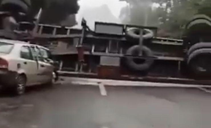Imagen de la noticia: Quito: Accidente en la av. Simón Bolívar deja dos heridos y tráfico pesado