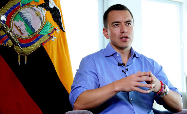 Imagen de la noticia: Presidente Noboa insiste en prohibir celulares en recintos electorales para evitar fraude