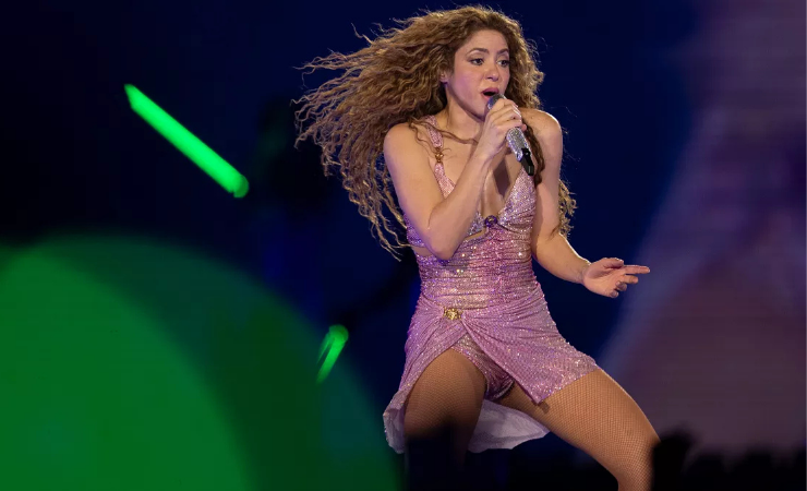 Imagen de la noticia: Shakira suspende su concierto en Lima tras ser internada en una clínica