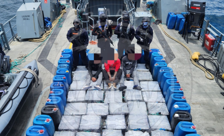 Imagen de la noticia: Nueva &#8216;narcolancha&#8217; con 1,8 toneladas de cocaína fue interceptada en Galápagos