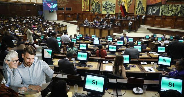 Imagen de la noticia: Asamblea aprueba ley para impulsar la contratación de jóvenes y personas mayores de 40 años