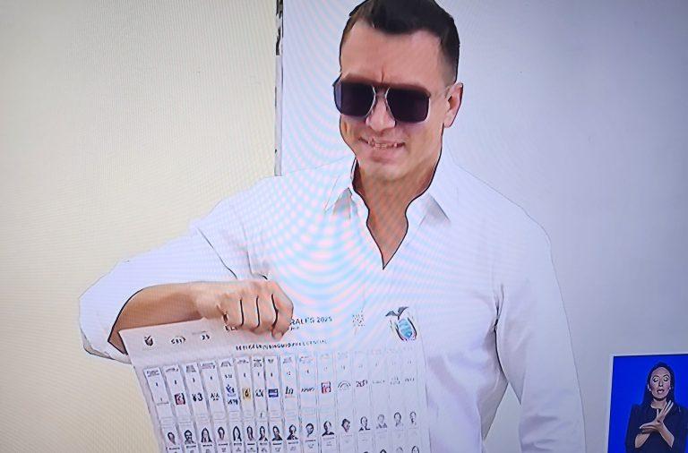 Imagen de la noticia: Daniel Noboa ejerció su derecho al voto y acompañará a su equipo en esta jornada electoral