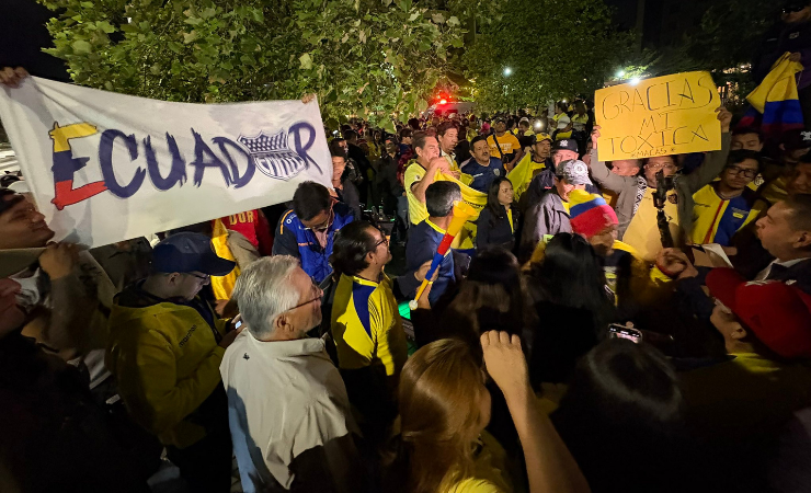 Banderazo tricolor en Chile: “El que no salta no va al Mundial”