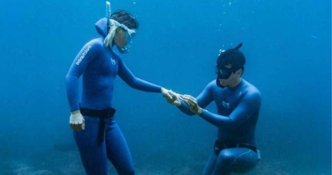 Imagen de la noticia: Boda submarina: fotógrafo sorprende a su novia con una propuesta viral
