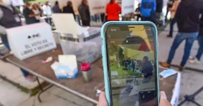Imagen de la noticia: Elecciones en Ecuador: CNE prohíbe uso de celulares en la votación