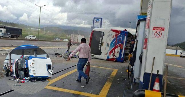 Imagen de la noticia: Fatal accidente en Otavalo: Siete muertos y varios heridos tras volcamiento de bus