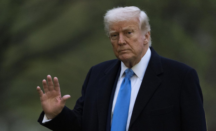 Imagen de la noticia: Trump ordena la salida inmediata de migrantes que ingresaron con CBP One y revoca sus permisos legales