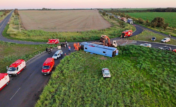 Imagen de la noticia: Fatal accidente de bus en Brasil deja 10 muertos, entre ellos dos niños