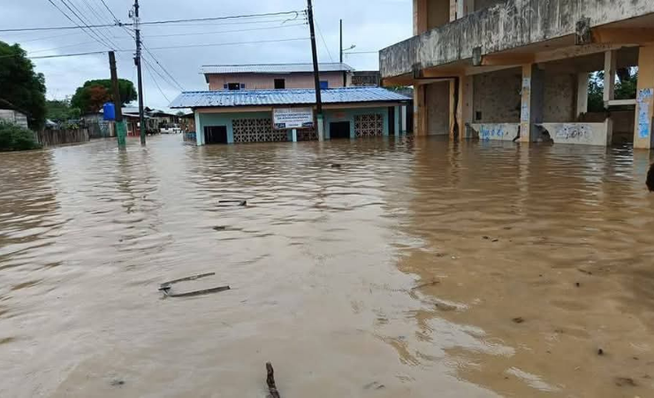 Imagen de la noticia: Ecuador golpeado por el invierno: 45 muertos y más de 180.000 afectados