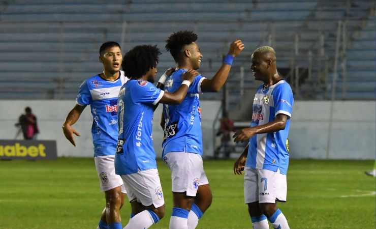 Imagen de la noticia: Manta FC logra su segunda victoria y escapa de la zona de descenso en la LigaPro 2025