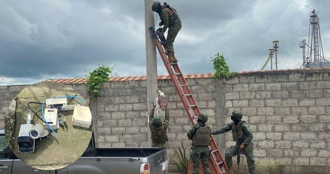 Imagen de la noticia: Militares retiran cámaras ilegales en operativos en Manta, Manabí