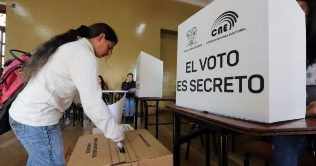 Imagen de la noticia: Sin celulares en las urnas: Corte Constitucional respalda decisión del CNE para la segunda vuelta