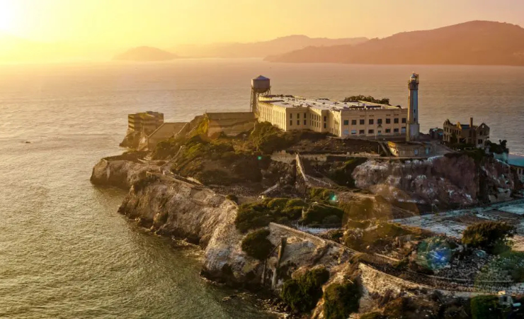 Imagen de la noticia: Trump quiere revivir Alcatraz: ¿regresa la prisión más temida de América?