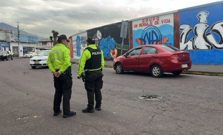 Imagen de la noticia: Quito: hallan otro cuerpo sin vida en un vehículo en Chimbacalle