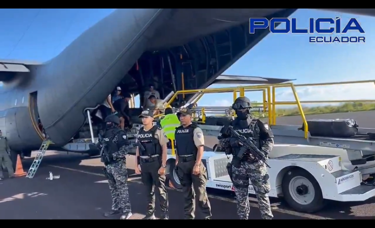 Imagen de la noticia: Desde Galápagos: incautan más de 6 toneladas de droga en altamar y detienen a 31 personas