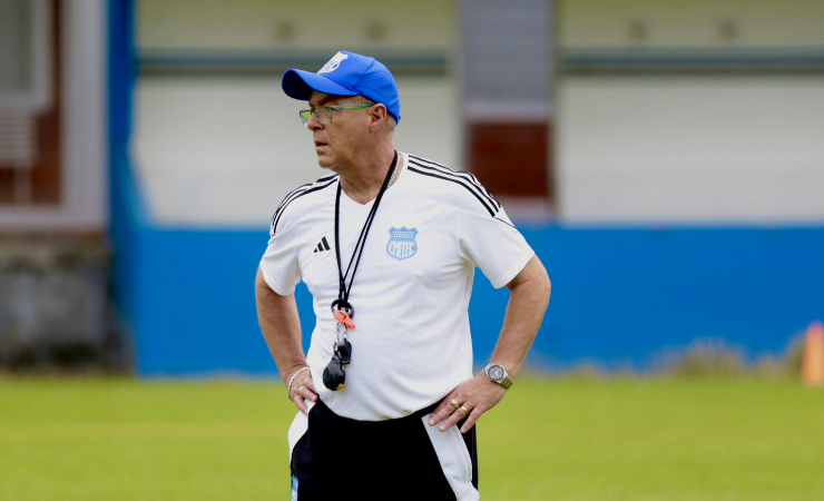Jorge Célico, DT de Emelec: “Parece que Aragón entrena con Barcelona SC”