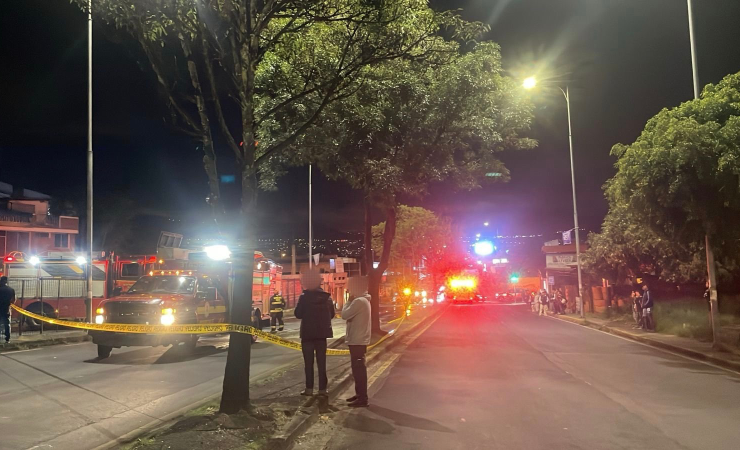 Imagen de la noticia: El incendio que se originó en el sótano de una casa en Tumbaco dejó una persona herida
