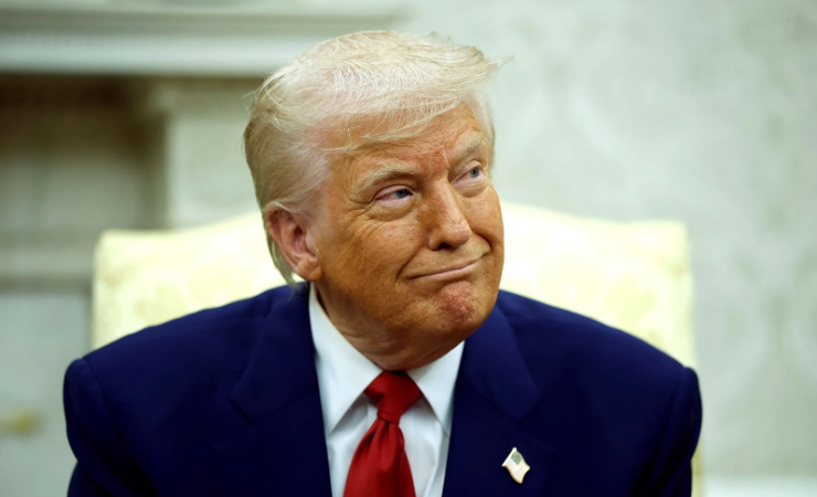 Imagen de la noticia: Restricciones migratorias: Trump firma orden que impide el ingreso de cubanos y venezolanos a EE.UU.