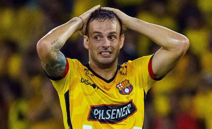 Imagen de la noticia: Octavio Rivero estará más tiempo de baja en Barcelona SC: hará su recuperación en Uruguay