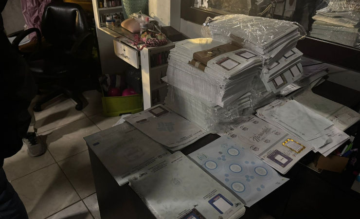 Imagen de la noticia: Policía desmantela red de falsificación de licencias y matrículas en Guayaquil