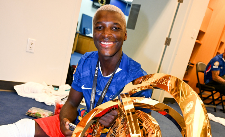 Imagen de la noticia: Moisés Caicedo se llevó el balón de bronce del Mundial de Clubes 2025