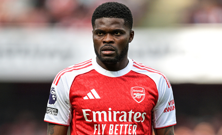 Thomas Partey, exjugador del Arsenal, enfrenta cinco delitos de violación y uno de agresión sexual
