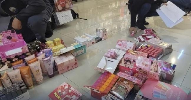 Imagen de la noticia: Incautan cosméticos sin registro sanitario en Ecuador