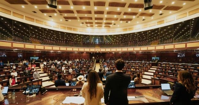 Imagen de la noticia: Asamblea anuncia la salida de 40 funcionarios por nepotismo: Niels Olsen advierte que “no hay intocables”