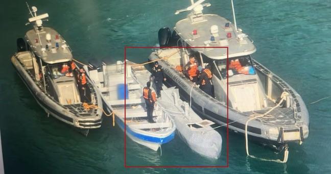 Imagen de la noticia: Colombia incauta primer narcosubmarino teledirigido