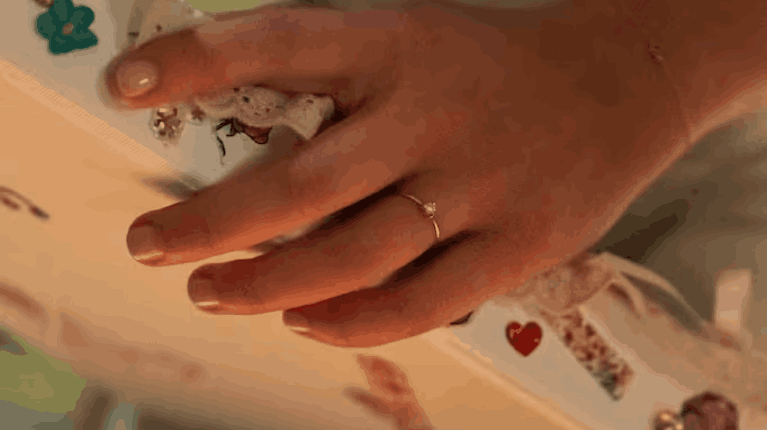 Belly recibe un anillo icónico en ‘El verano en que me enamoré’