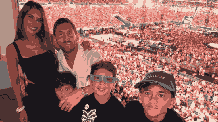 Messi y Antonela protagonizan la Kiss Cam de Coldplay
