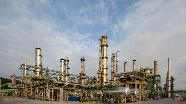 Refinería de Esmeraldas reinicia operaciones y anuncia que retomará el despacho de asfalto
