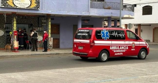 Hombre es asesinado a balas en panadería de Manta
