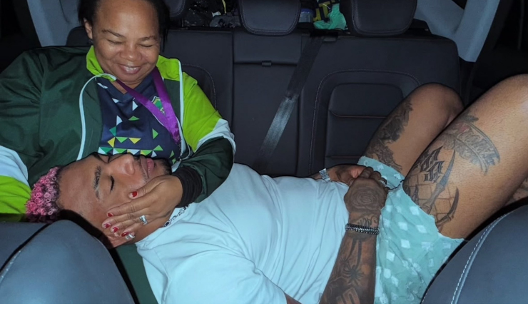 “Mis luchas son tus luchas”: Michael Morales regala un auto a su madre y emociona a sus fans