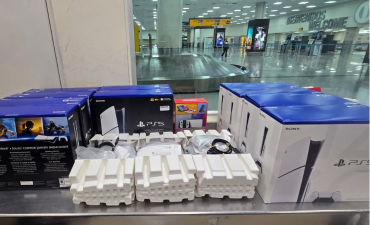 Consolas y celulares valorados en USD 27.000 son retenidos en el Aeropuerto de Guayaquil
