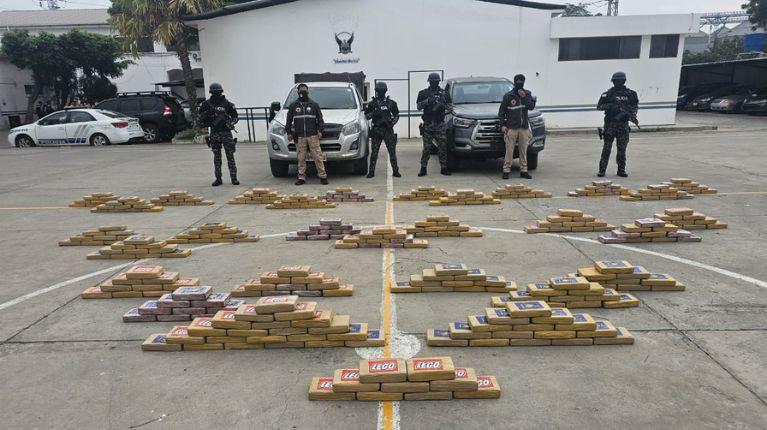 Imagen de la noticia: Esto se sabe del decomiso de media tonelada de cocaína en una finca de El Aromo en Manta