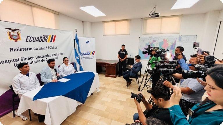 Imagen de la noticia: Ministro anunció cambios administrativos en Hospital Universitario de Guayaquil y aclaró que son dos bebés que han muerto a causa de una bacteria 