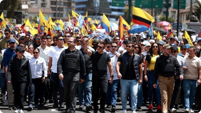 Imagen de la noticia: Noboa reiteró sus críticas contra los jueces de la Corte Constitucional durante marcha en Quito