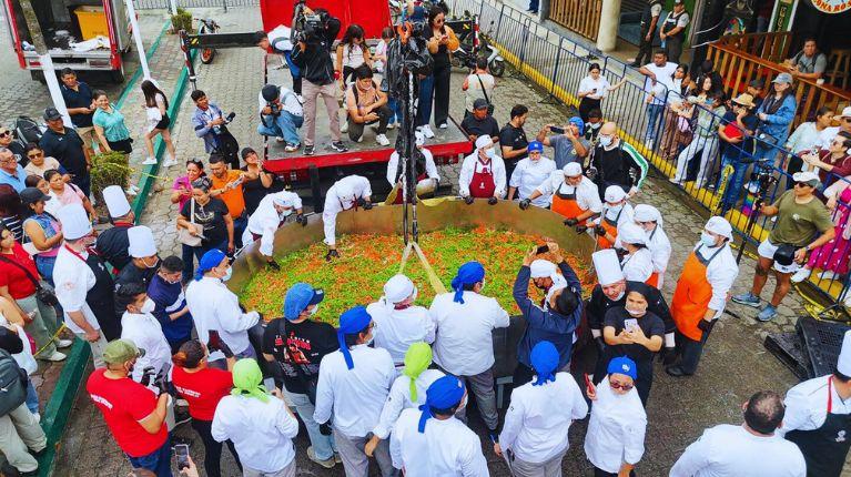 Naranjal logró el Récord Guinness con la ensalada de cangrejo más grande del mundo
