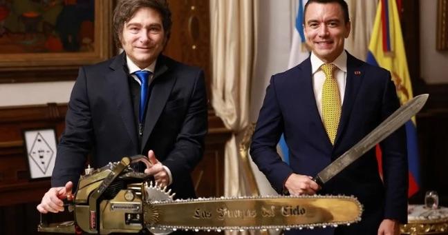 ¿De qué hablaron Daniel Noboa y Javier Milei?: posan con machete y motosierra en la Casa Rosada