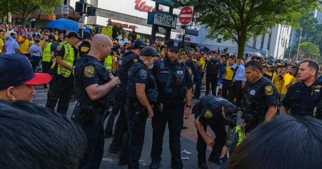 Caos en Nueva York: riñas suspenden festejo ecuatoriano