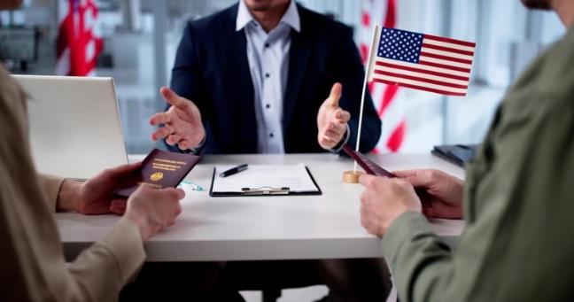 EE.UU. endurece control migratorio: revisará actitudes “antiestadounidenses”