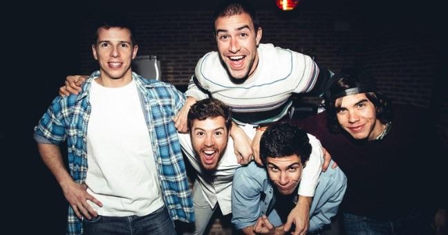 ¿Nueva generación en crisis? Estudios revelan que hombres jóvenes enfrentan bajos ingresos y soledad