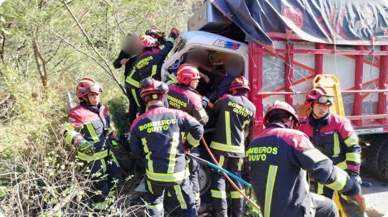 Accidente en la Panamericana Norte, en Quito deja un fallecido y cinco heridos