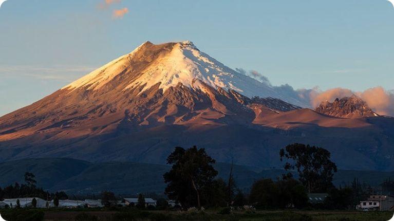 Ambiente presentó denuncia por extorsión tras alerta de cobros por subir al volcán Chimborazo