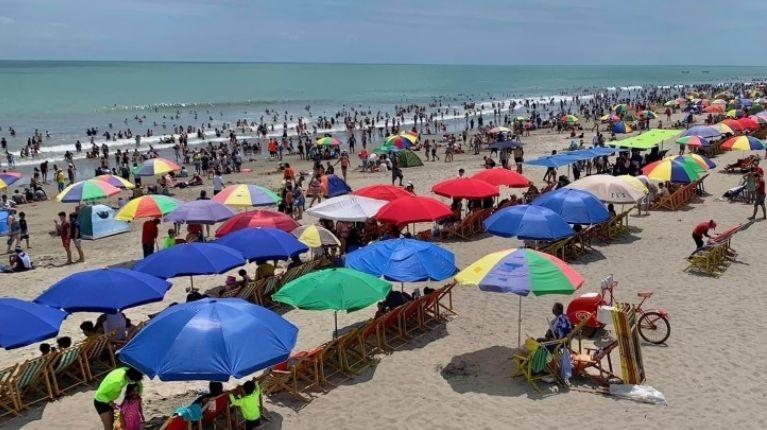 Esmeraldas celebra un feriado turístico exitoso con playas llenas y hoteles al 100%