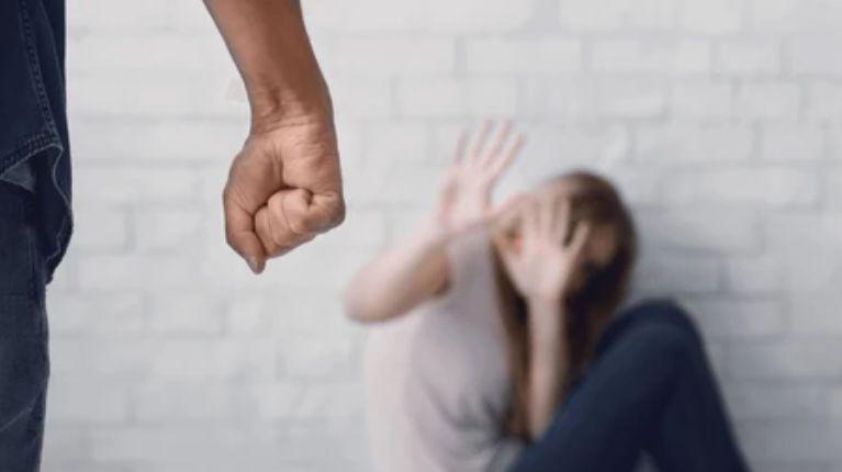 Exjugador de básquet detenido por agresión severa a su pareja