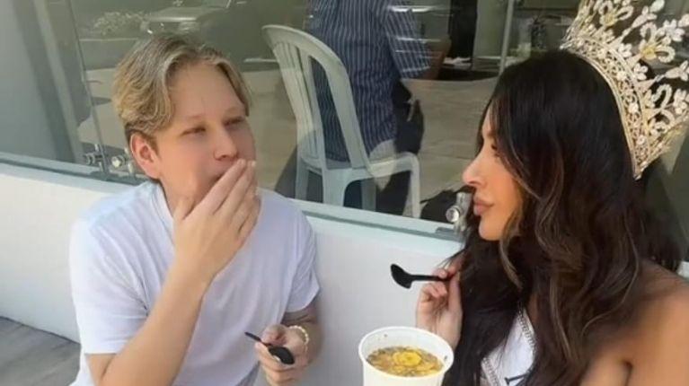 Nadia Mejía e Iván Farah disfrutan encebollado en Guayaquil