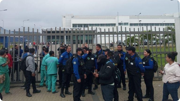 Personal de seguridad y auxiliares de limpieza del hospital de Especialidades anuncian paralización indefinida por falta de pagos