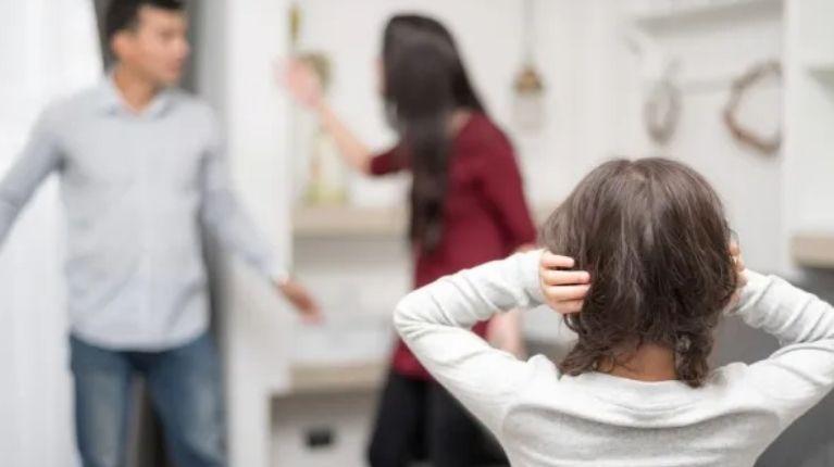 En Ambato una pareja es arrestada por pelear frente a sus dos hijos pequeños